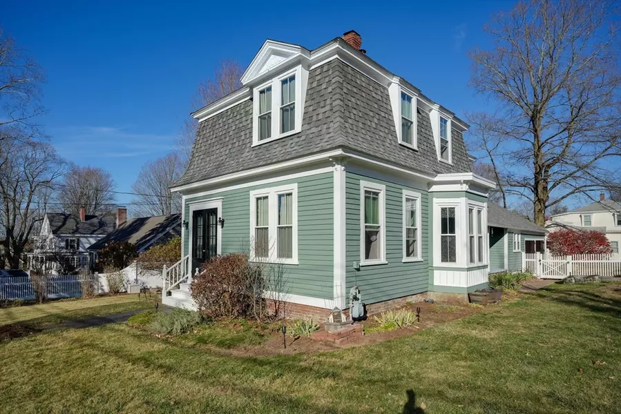 32 Oak Hill Rd, Southborough, MA 01772