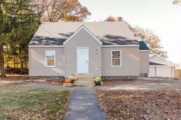 28 Thompson Rd, Webster, MA 01570