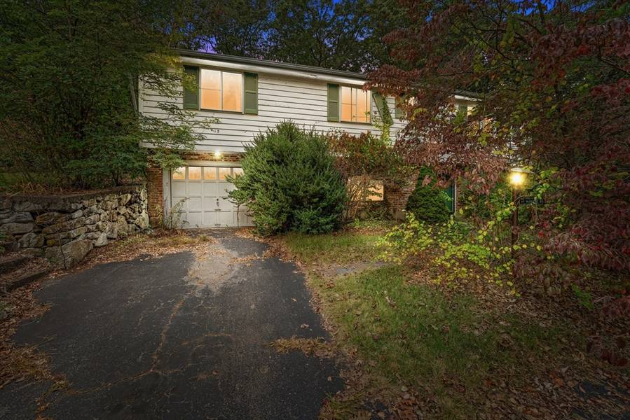 15 Mcadams Rd, Framingham, MA 01701