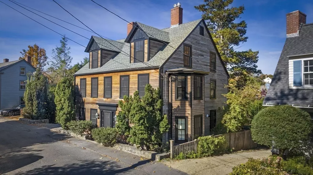 15 Circle Street, Marblehead, MA 01945