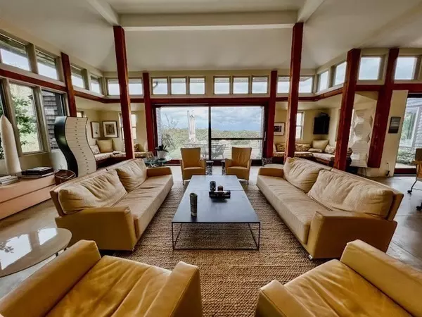 Aquinnah, MA 02535,19 Locust Ln