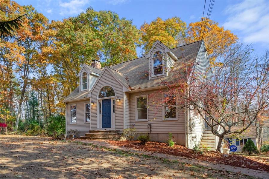 348 Prospect St, Franklin, MA 02038