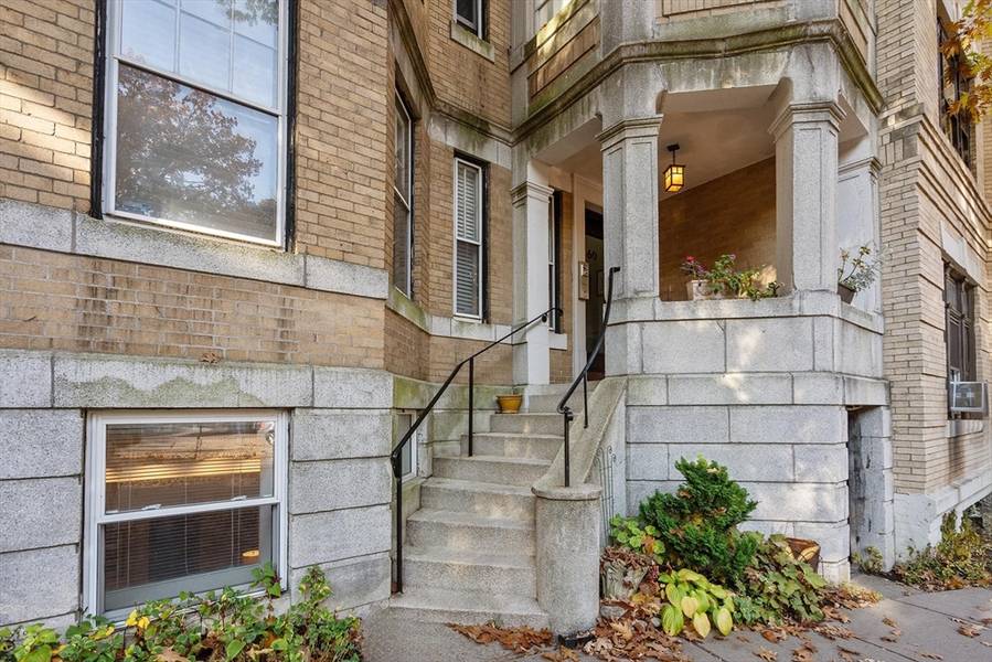 60 Marshal St #3, Brookline, MA 02445