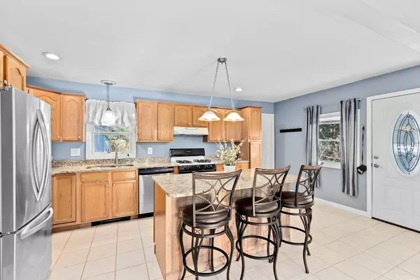 973 Point Rd, Marion, MA 02738