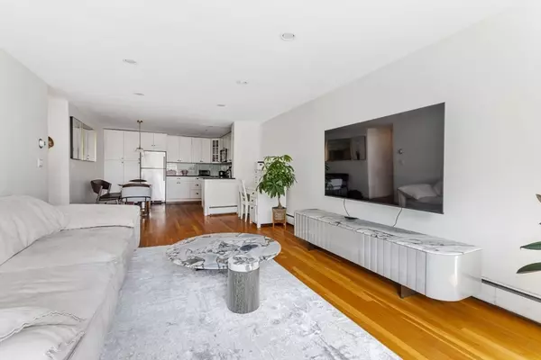 Brookline, MA 02446,50 Green Street #203