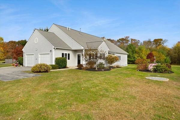 Westport, MA 02790,17 Village Way #17