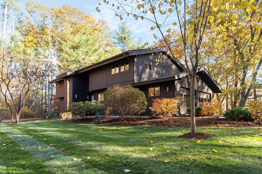 419 Silver Hill Rd, Concord, MA 01742