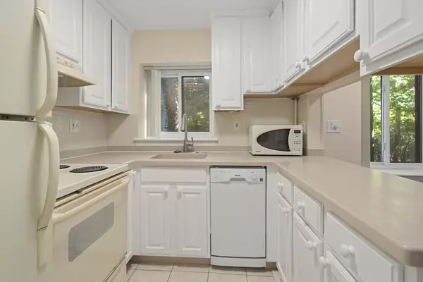 Brookline, MA 02445,133 Beaconsfield Rd #36