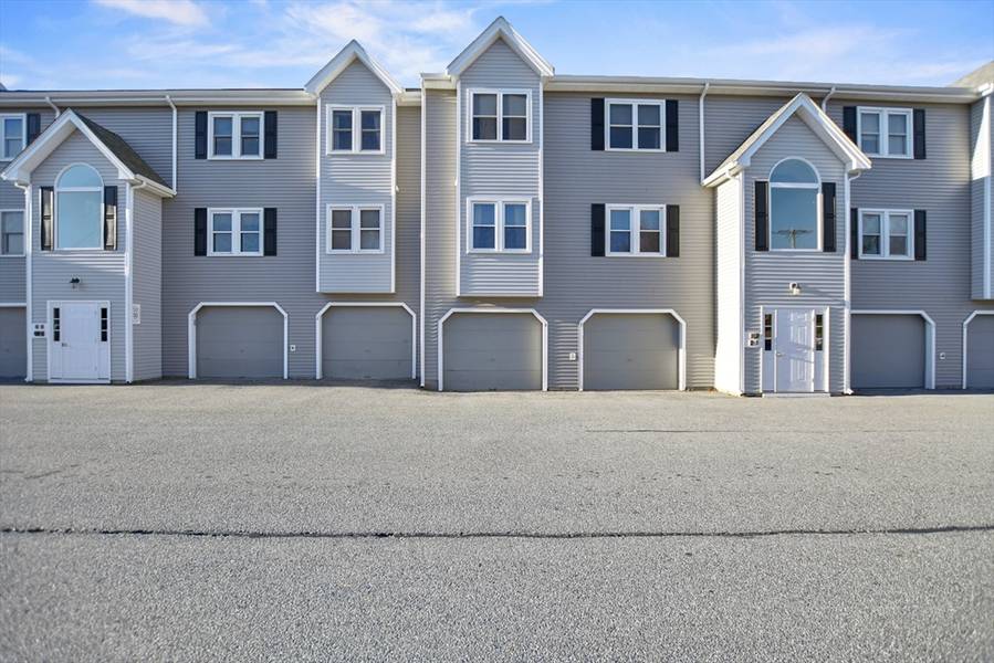 84 Tennis Plaza Road #4, Dracut, MA 01826