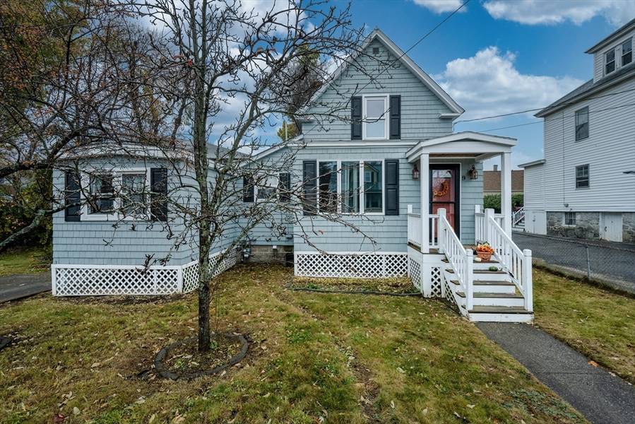 9 Thorncliff Ave, Lowell, MA 01851