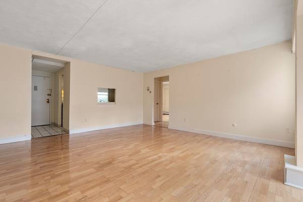 Cambridge, MA 02138,4 Trowbridge Place #4C