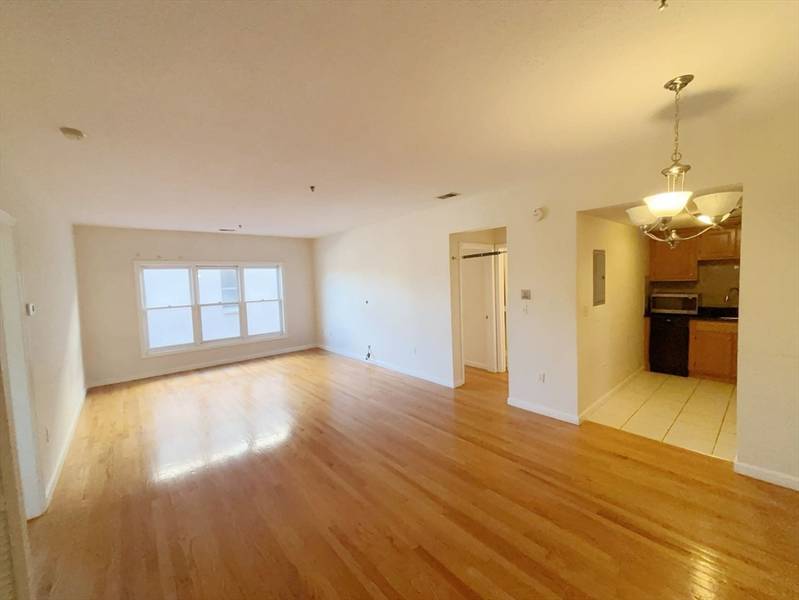 2456 Massachusetts Ave #203., Cambridge, MA 02140