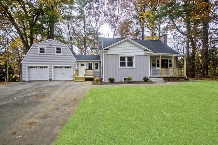 8 Molloy Ave, Hatfield, MA 01038