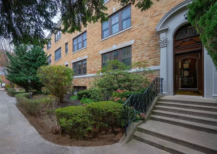 417 Washington St #6, Brookline, MA 02446