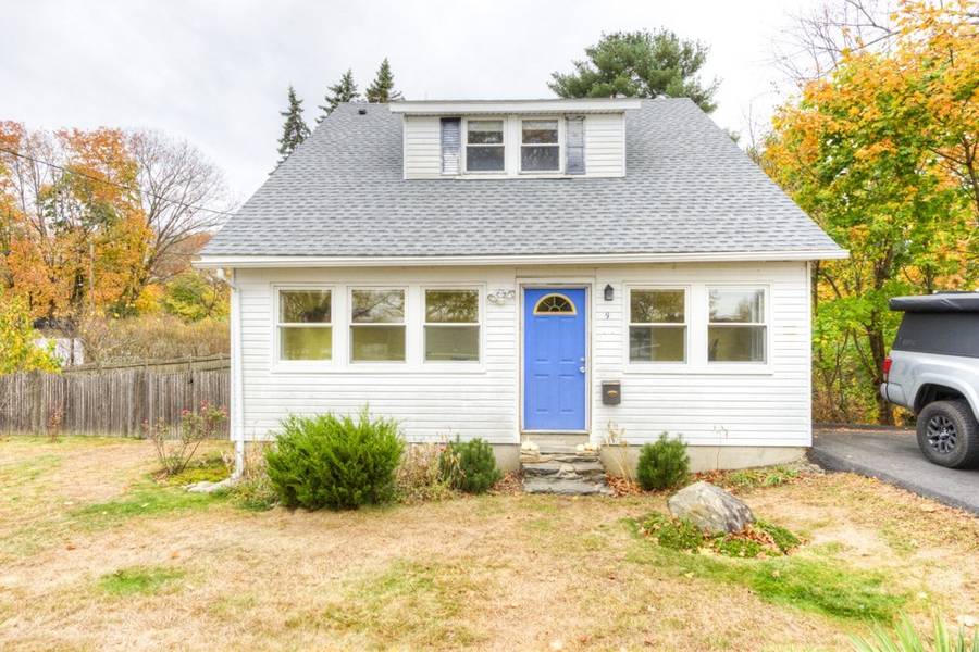 9 Wheelock Ave, Millbury, MA 01527