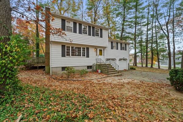 9 Donny Dr, Franklin, MA 02038