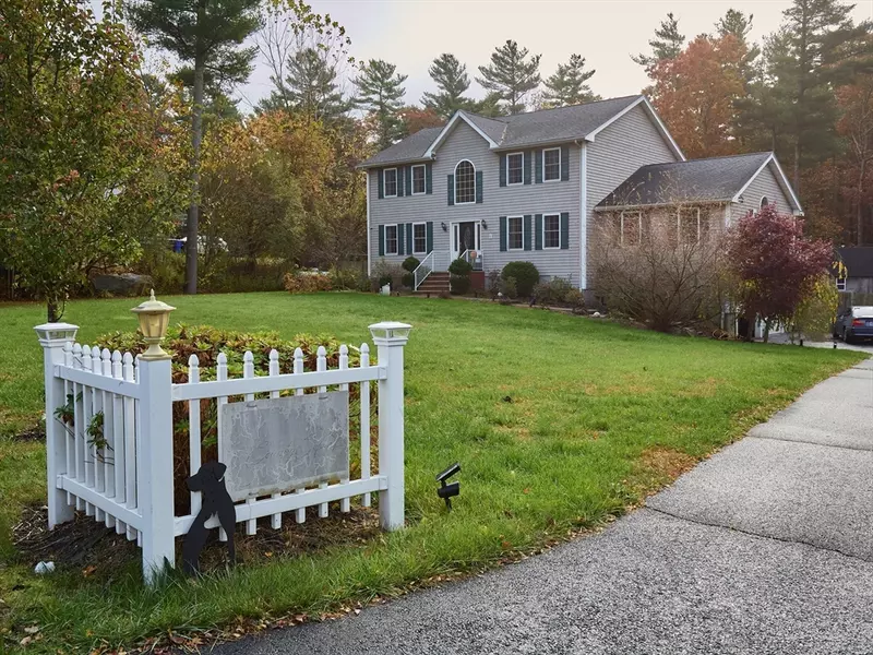 8 Archers Way, Acushnet, MA 02743