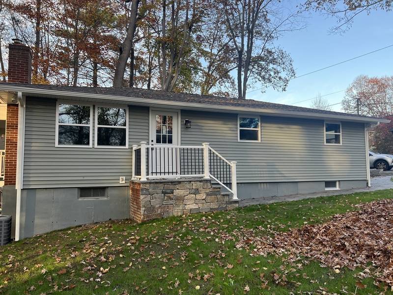 30 Lakeshore Dr, Hudson, MA 01749