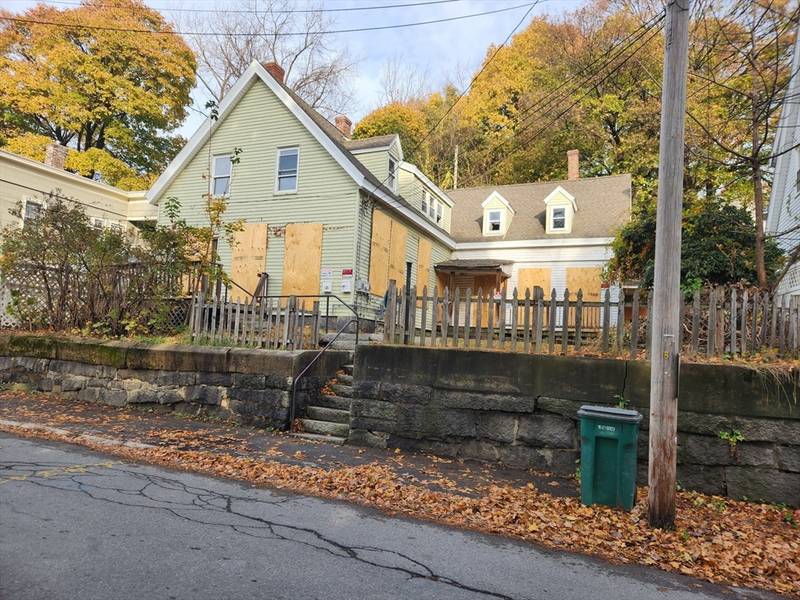 22 Pleasant St, Fitchburg, MA 01420