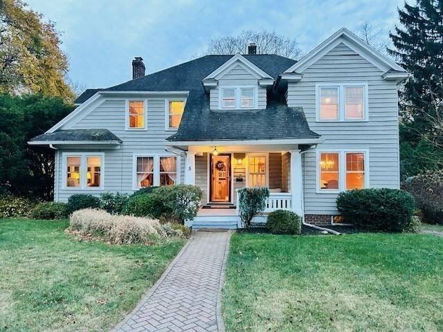 5 Pleasantview Ave, Longmeadow, MA 01106