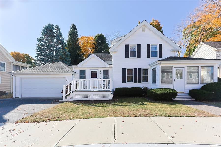 44 Cottage St, Norwood, MA 02062