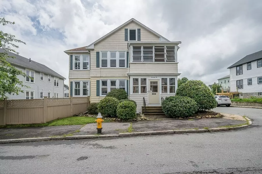 72 Upsala St, Worcester, MA 01610