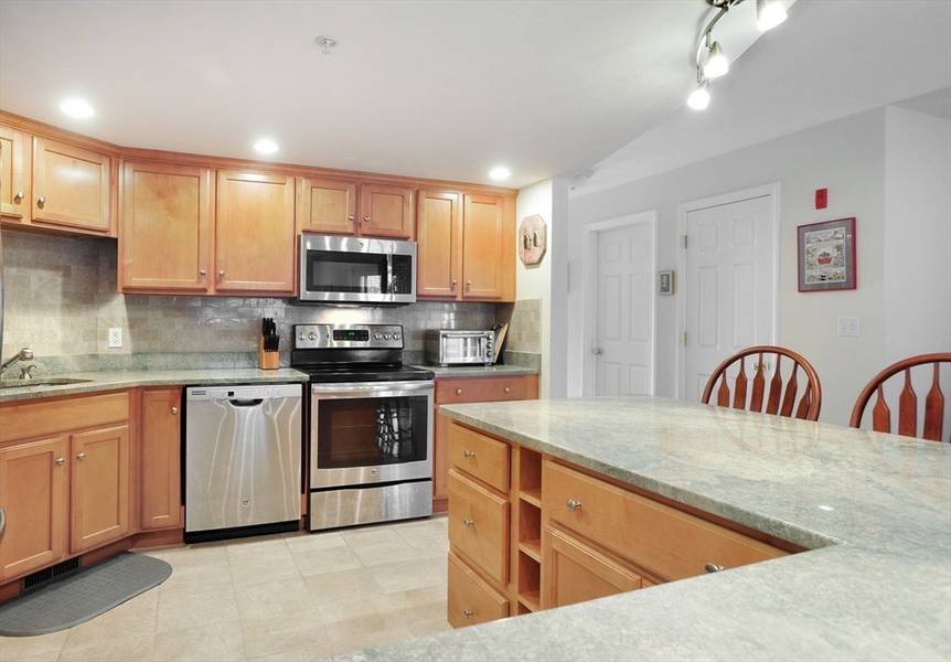 111 Regency Ln #111, Abington, MA 02351