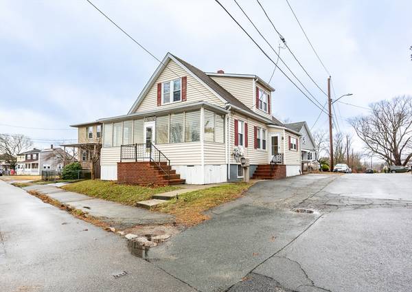 28 Nye Ave, Acushnet, MA 02743