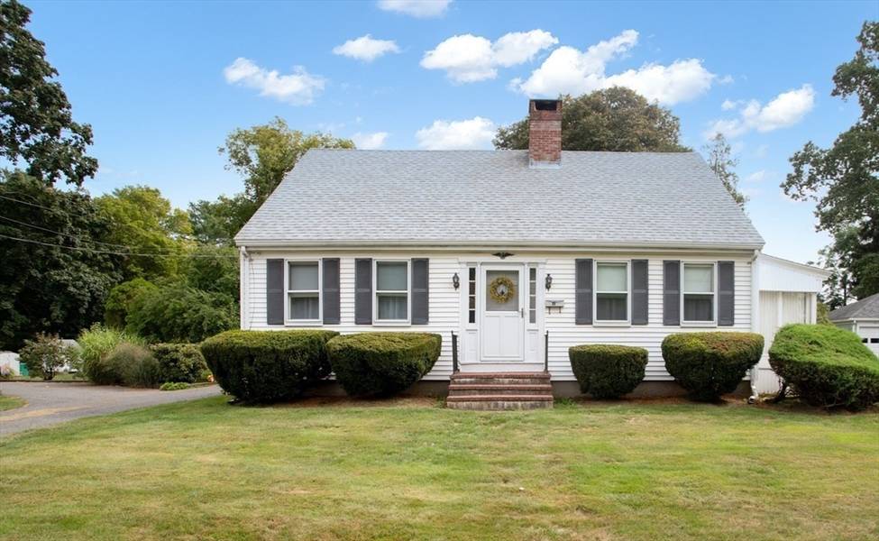 35 Longmeadow Rd, Taunton, MA 02780