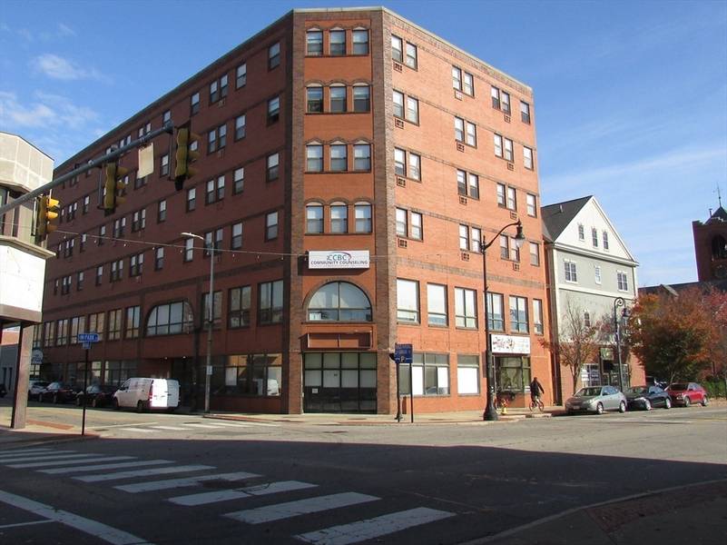 24 Park St #4C, Attleboro, MA 02703