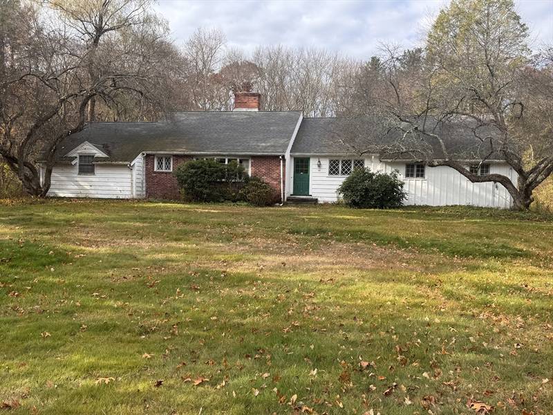 14 Meadowbrook Rd, Dover, MA 02030