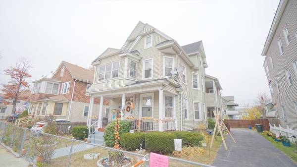 47 Mooreland St, Springfield, MA 01104