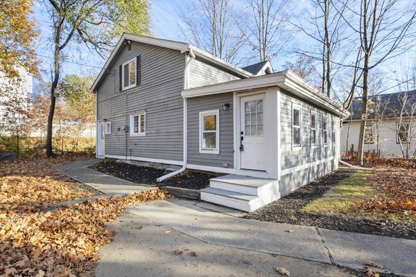 90 Youngs Rd, Lunenburg, MA 01462