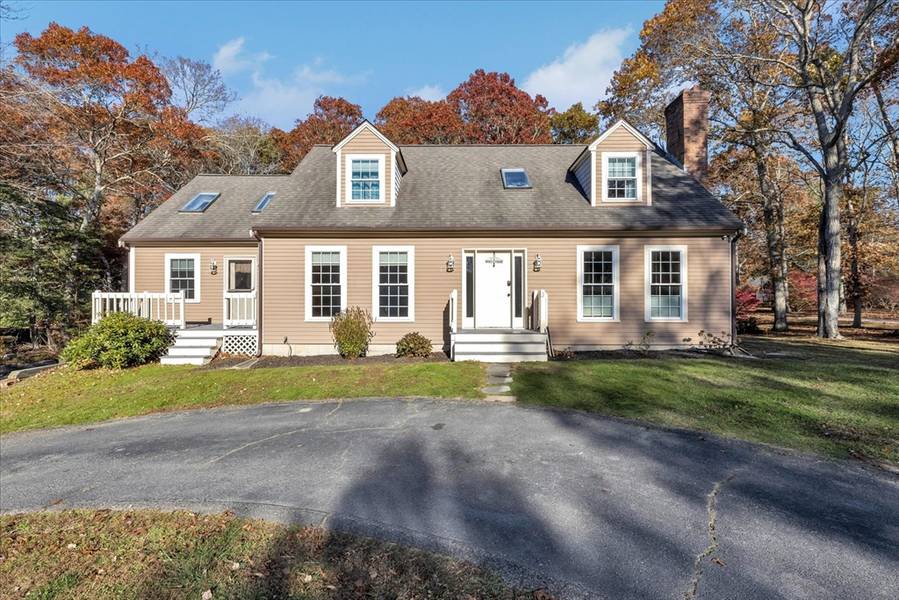 2 Lovell Pl, Sandwich, MA 02563