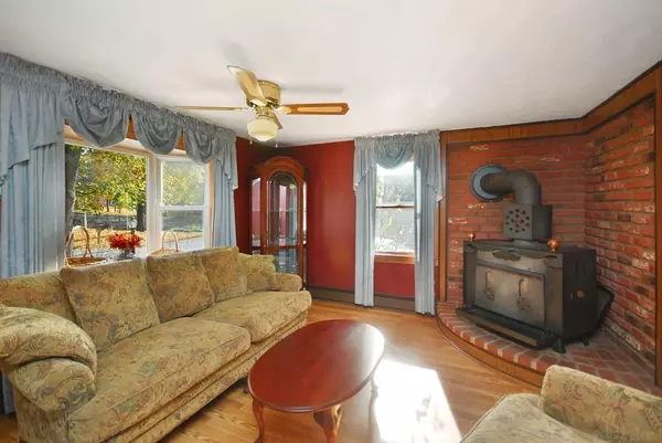 Maynard, MA 01754,21 Marlboro St