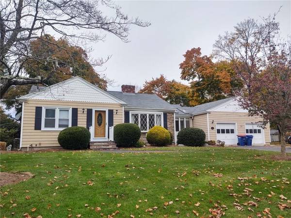 44 Sykes Rd, Seekonk, MA 02771