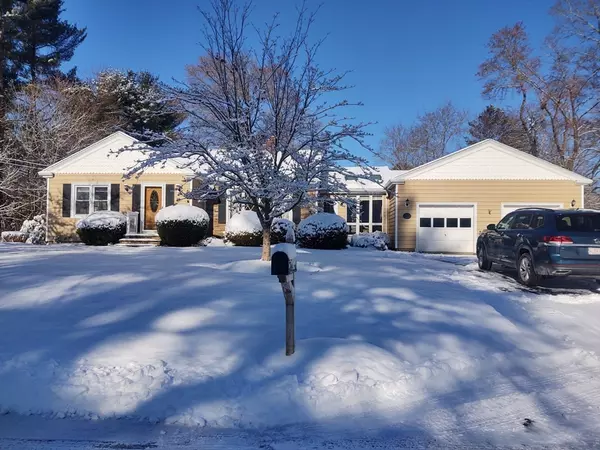 44 Sykes Rd, Seekonk, MA 02771