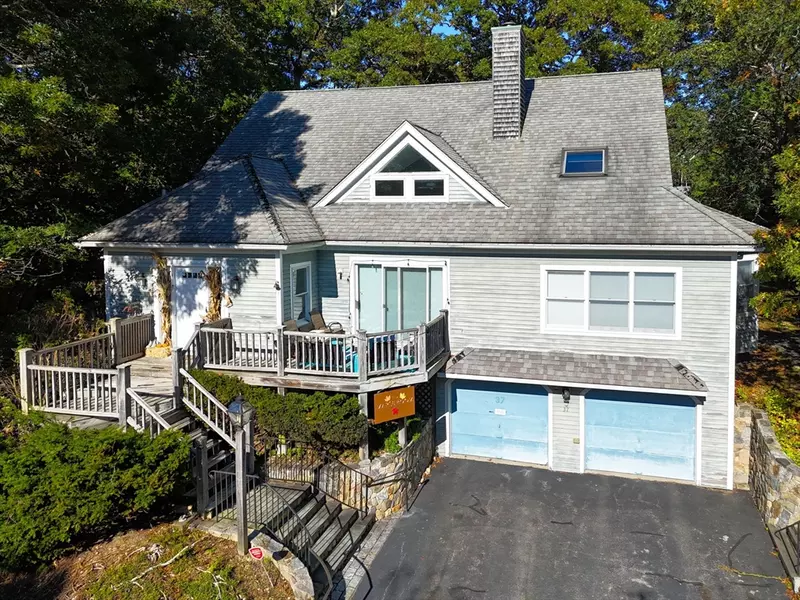 37 Rydal Mount Dr, Falmouth, MA 02540