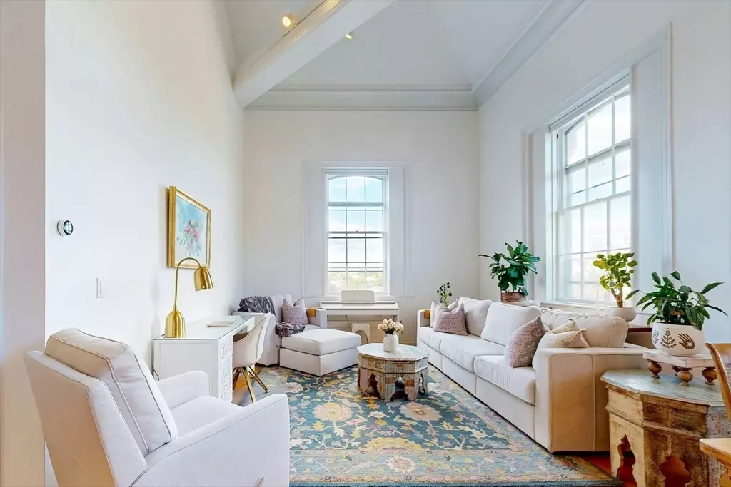 Salem, MA 01970,35 Flint St #301