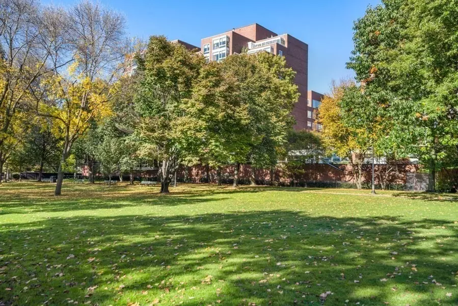 975 Memorial Drive #808, Cambridge, MA 02138