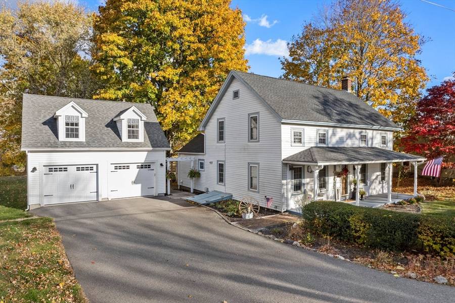 6 Elm St, Mendon, MA 01756