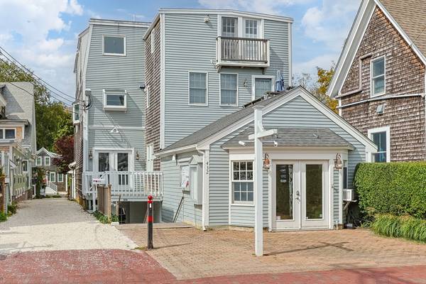 432 Commercial St, Provincetown, MA 02657