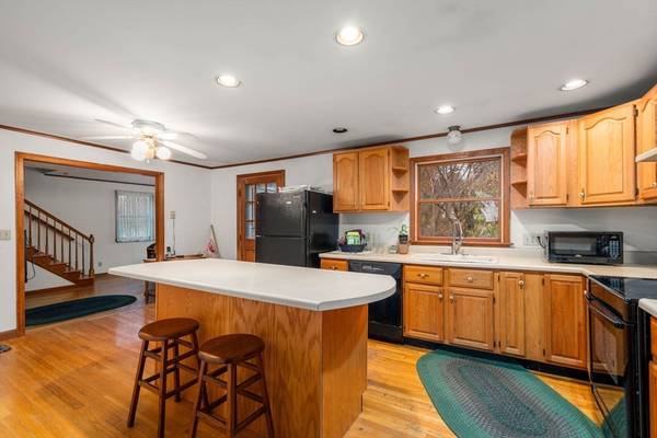 20 Brentwood Dr, Dudley, MA 01571