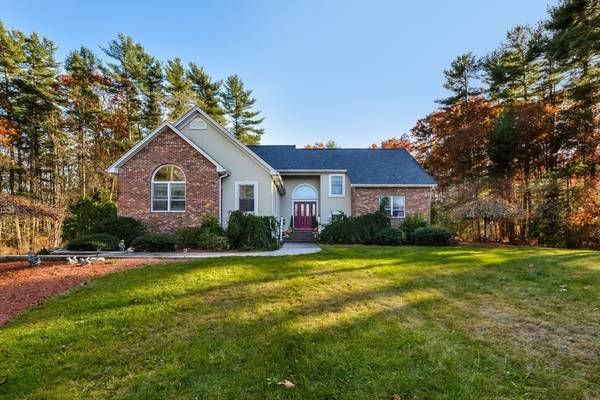 34 Wood Duck Rd, Acushnet, MA 02743