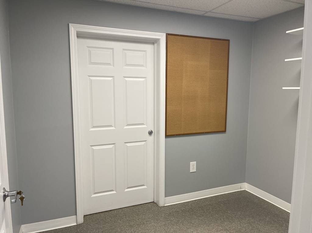 Hadley, MA 01035,245 Russell #16