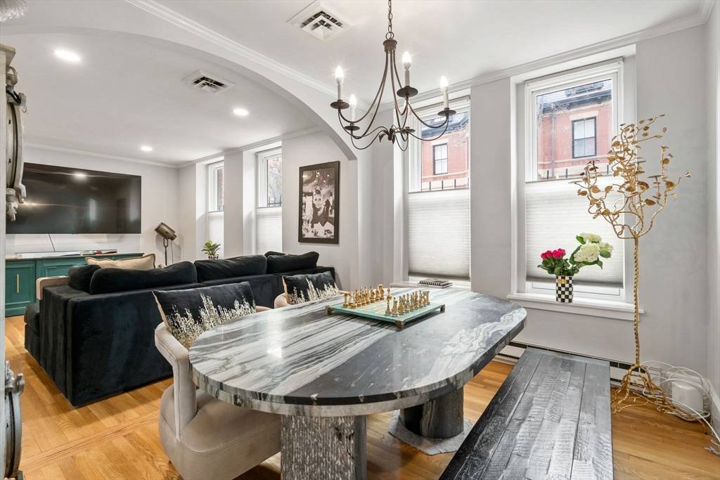 Boston, MA 02116,199 Marlborough Street #102