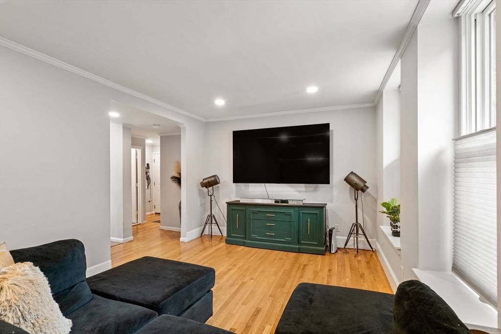 Boston, MA 02116,199 Marlborough Street #102