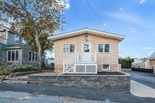 12 Evergreen St, Wareham, MA 02571