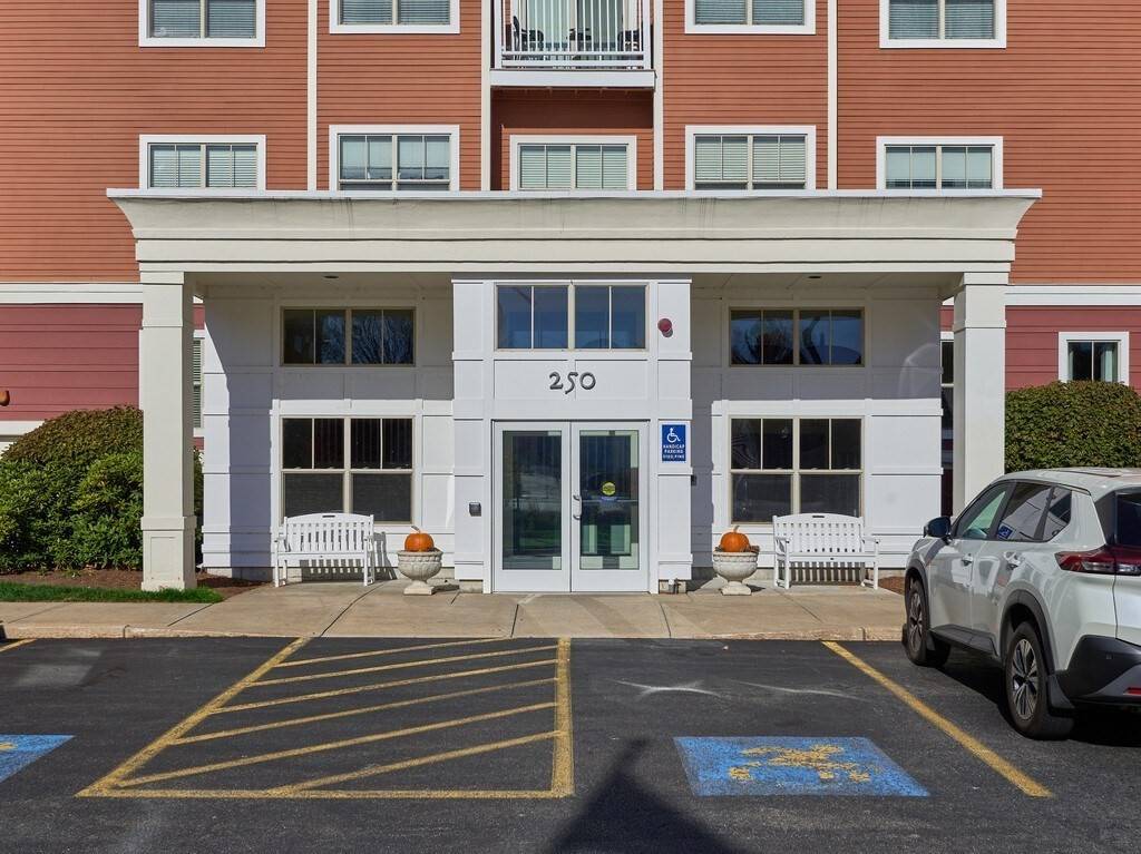 250 Main St #305, Hudson, MA 01749