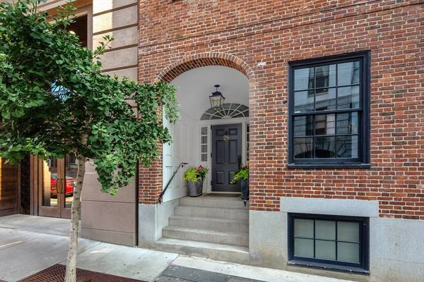 32 Derne St #2C, Boston, MA 02114